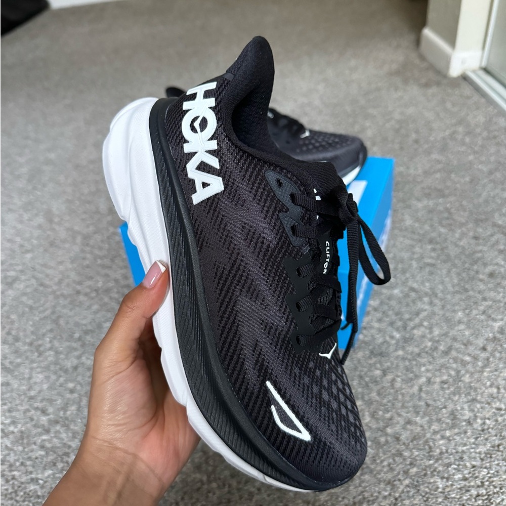 Hoka Clifton 9